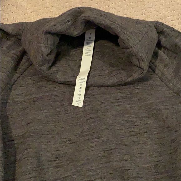 Lululemon size 2 grey turtleneck sweatshirt - Picture 3 of 3